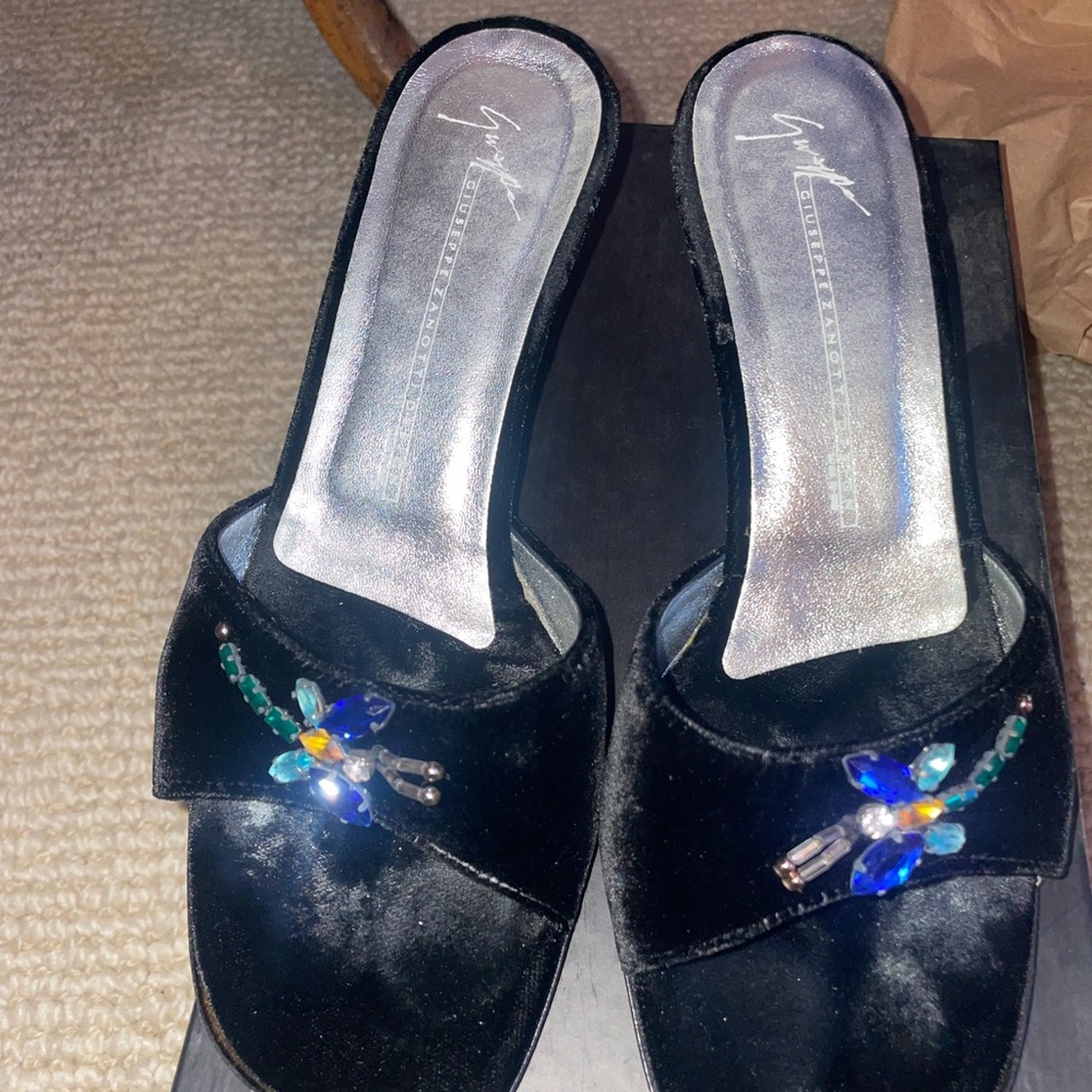 Elegant Black Velvet Women's Shoes with Crystal Embellishments